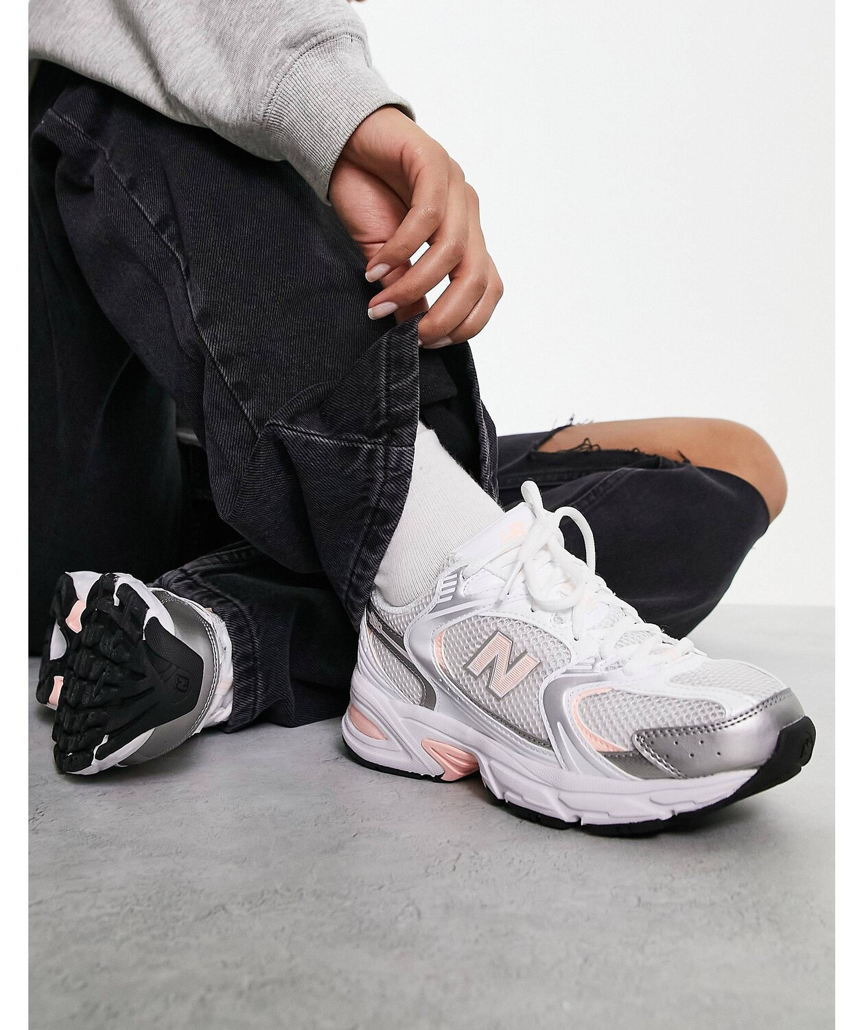 

Кроссовки New Balance 530 белого и пастельно-розового цветов