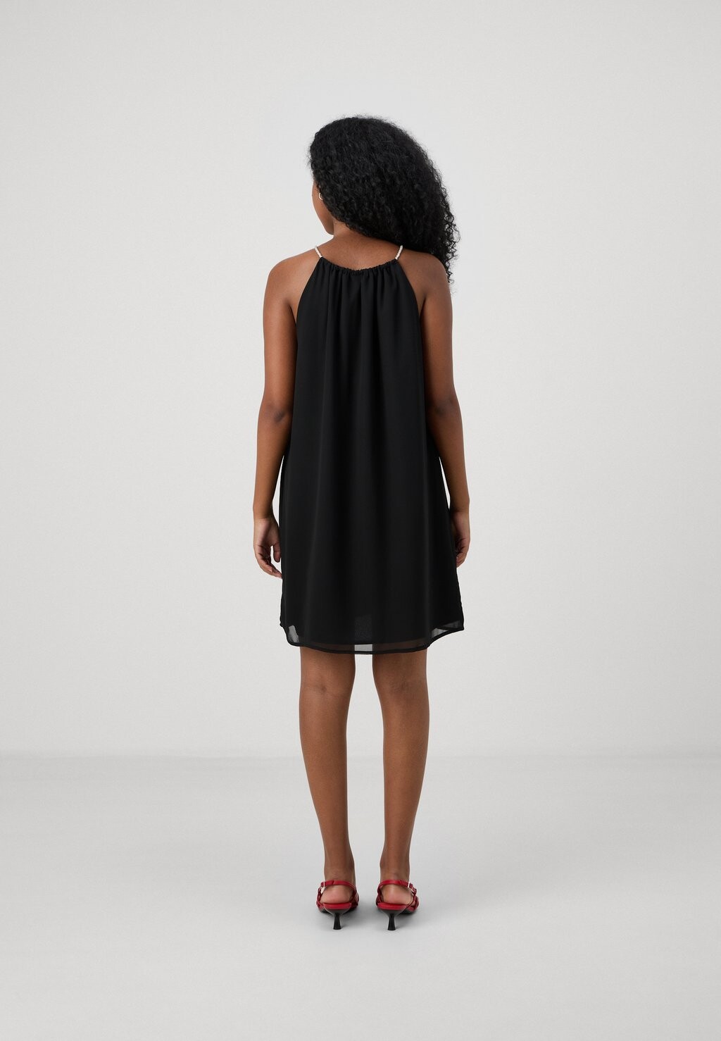 

Повседневное платье VMLIZZY SINGLET DETAIL DRESS Vero Moda, черный