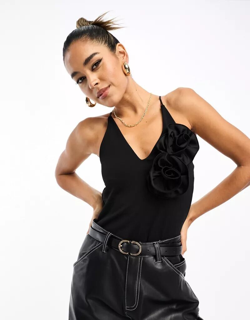 

Черное боди с глубоким вырезом и корсажем River Island