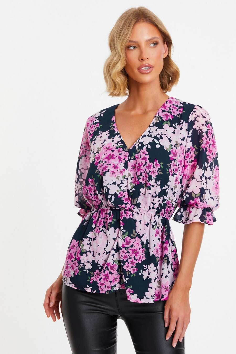 

Розовый цветочный топ-обертка QUIZ Clothing