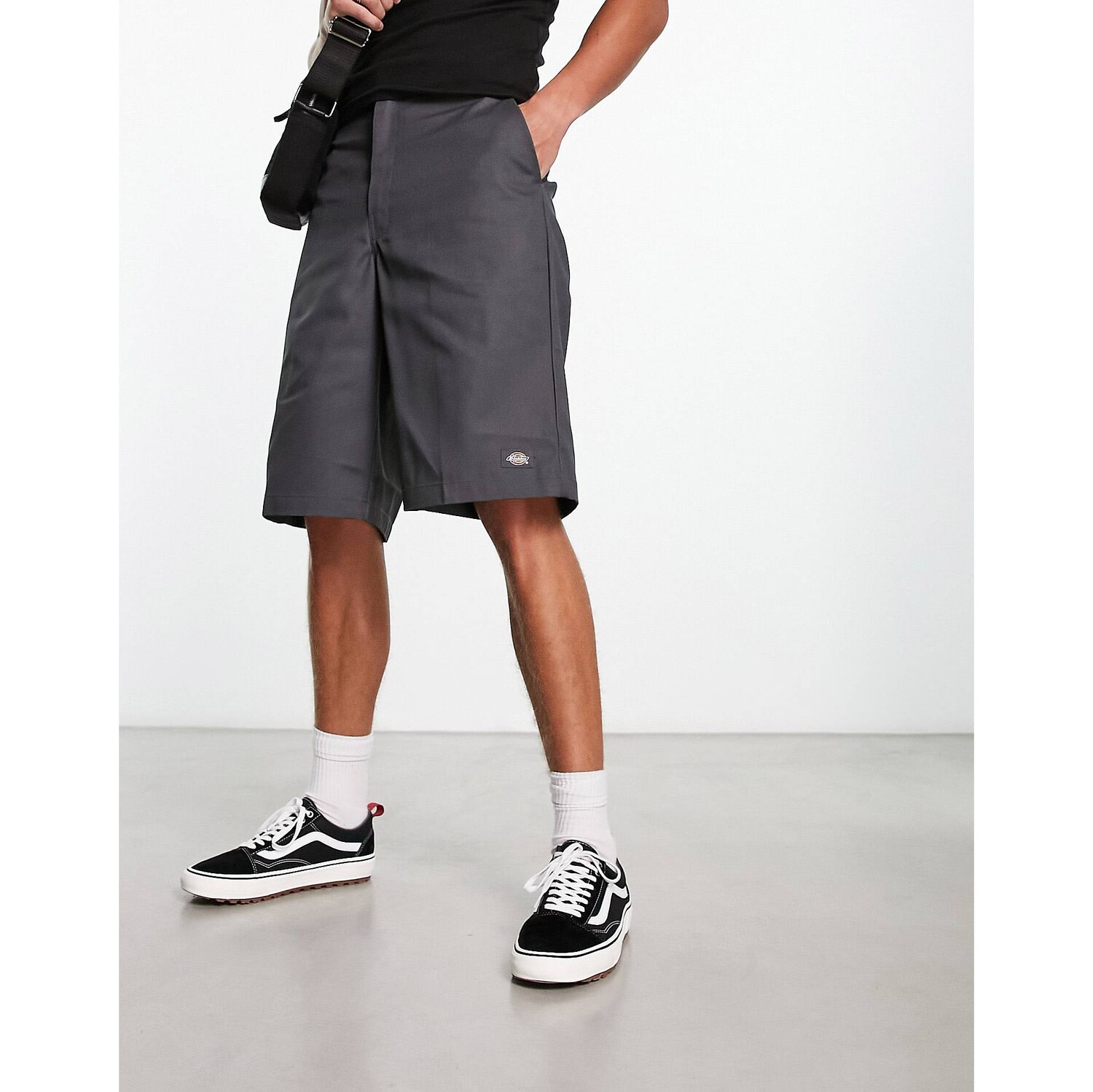 

Серые облегающие шорты чинос Dickies