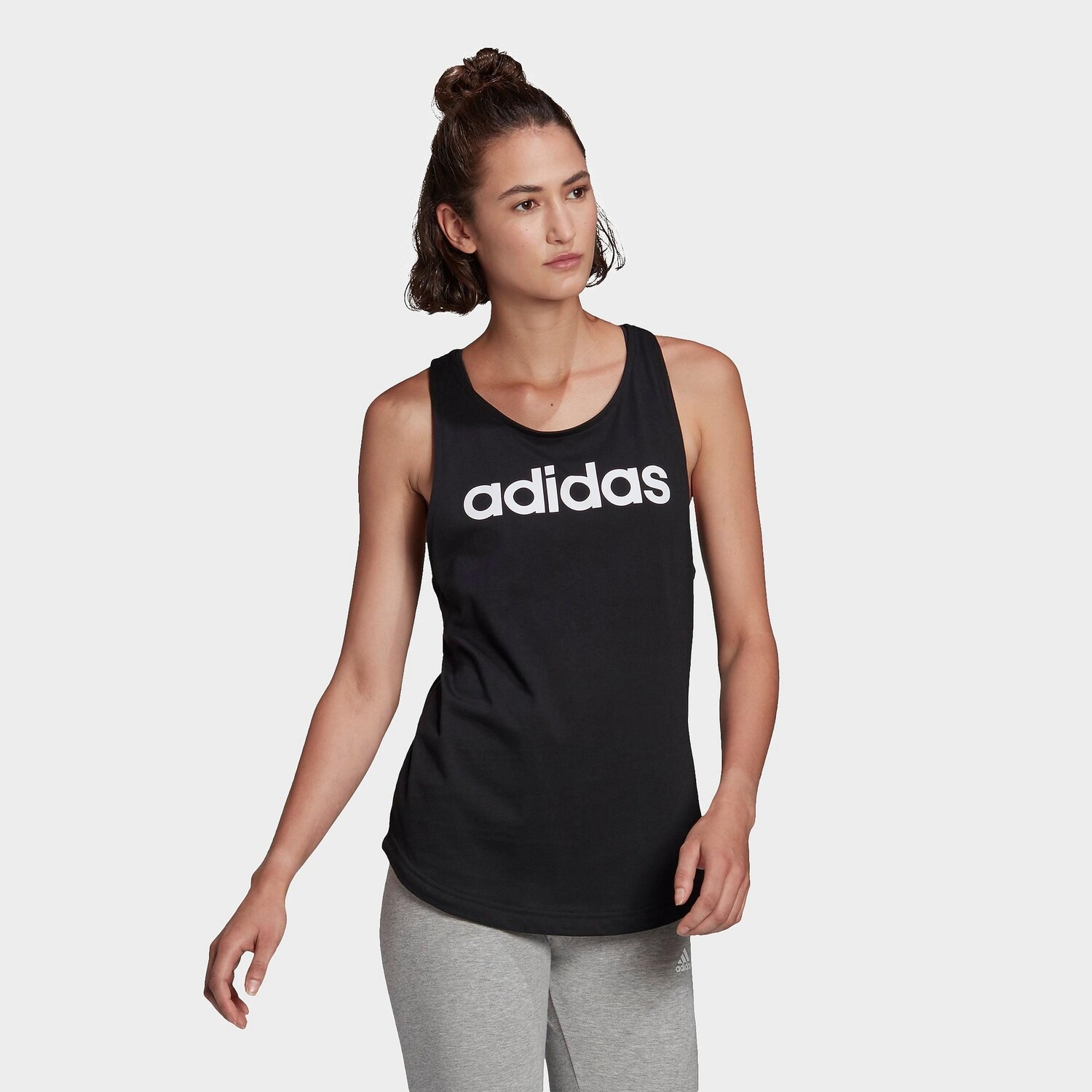 

Женская свободная майка с логотипом adidas LOUNGEWEAR Essentials, черный