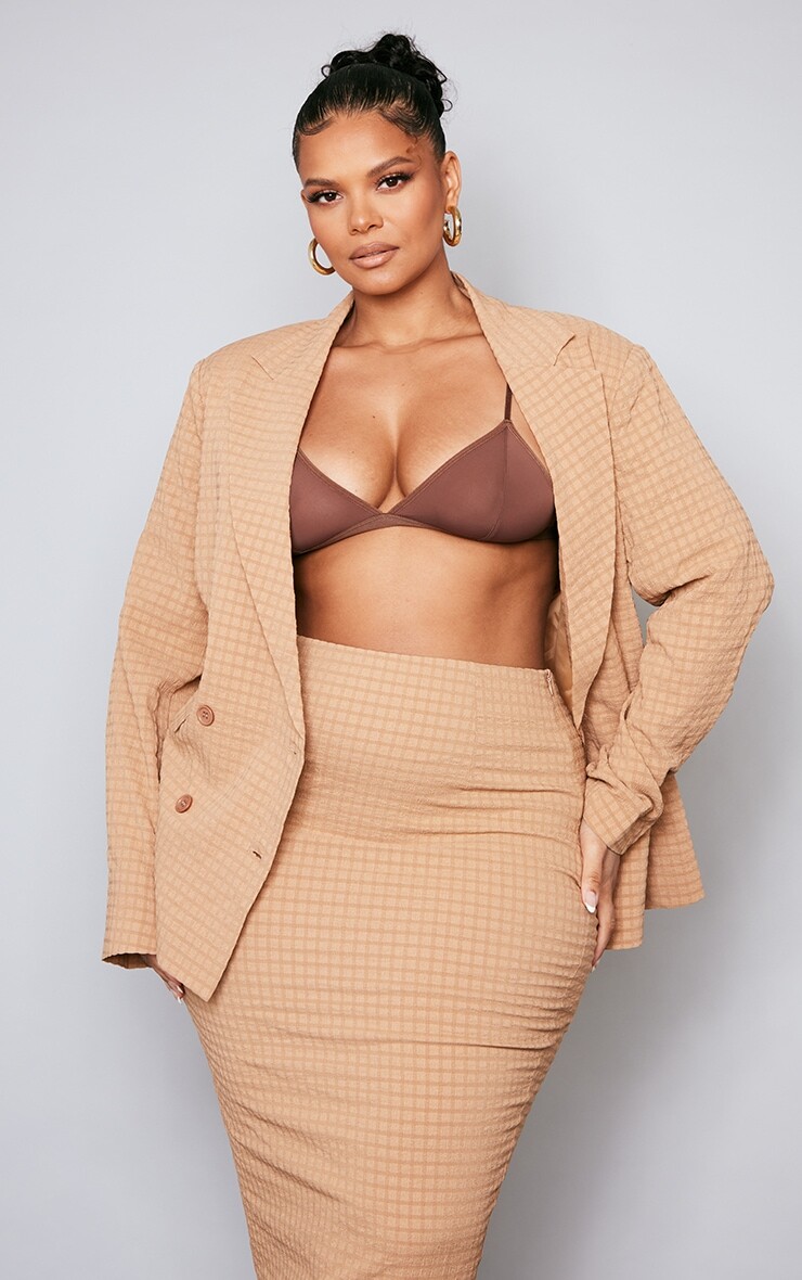 

PrettyLittleThing Большой фактурный пиджак Plus Stone