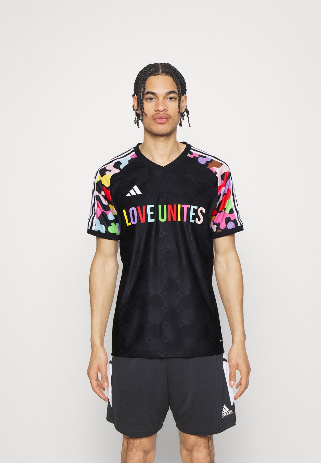 

Футболка Adidas