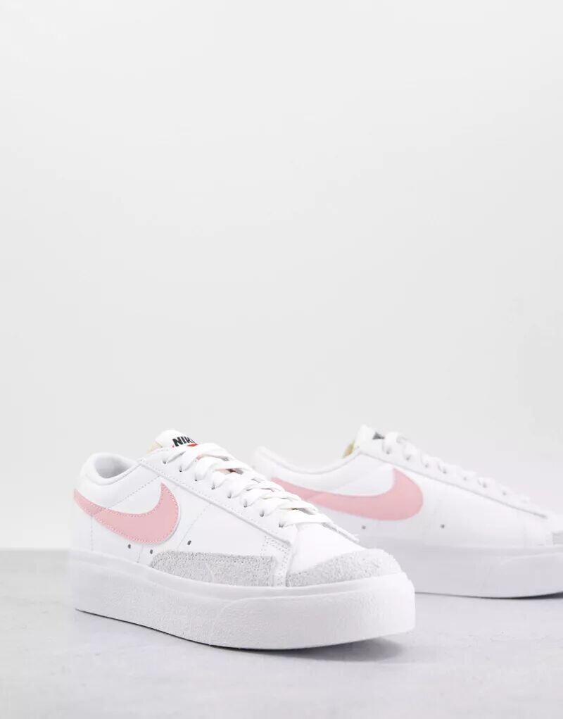 

Белые и бледно-розовые кроссовки на платформе Nike Blazer Low