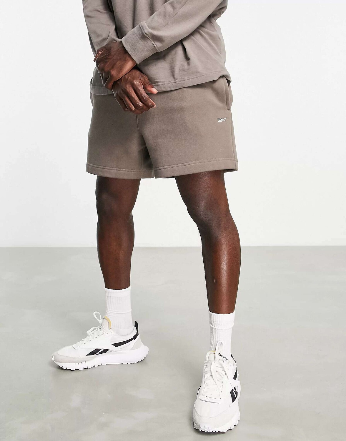 

Серые шорты Reebok Classics для гардероба