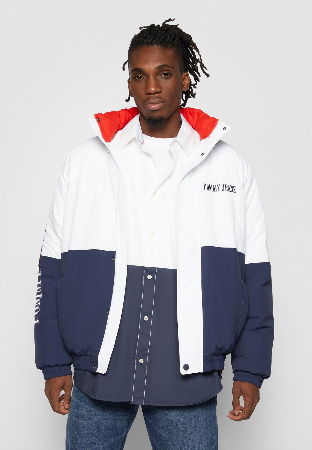 

Легкая куртка Tommy Jeans