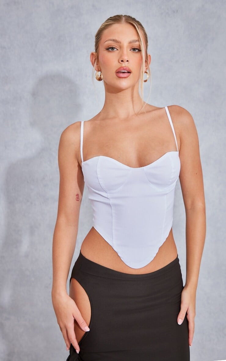 

PrettyLittleThing Белый длинный топ из эластичной ткани с глубоким вырезом на подоле