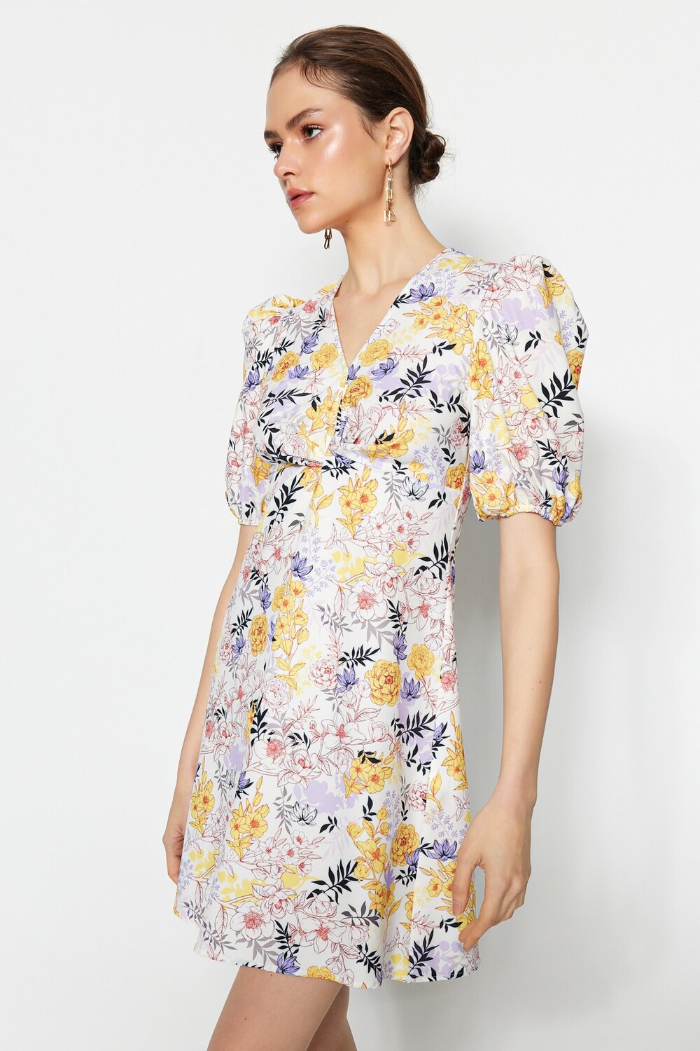 

Платье TRENDYOLMİLLA, белый