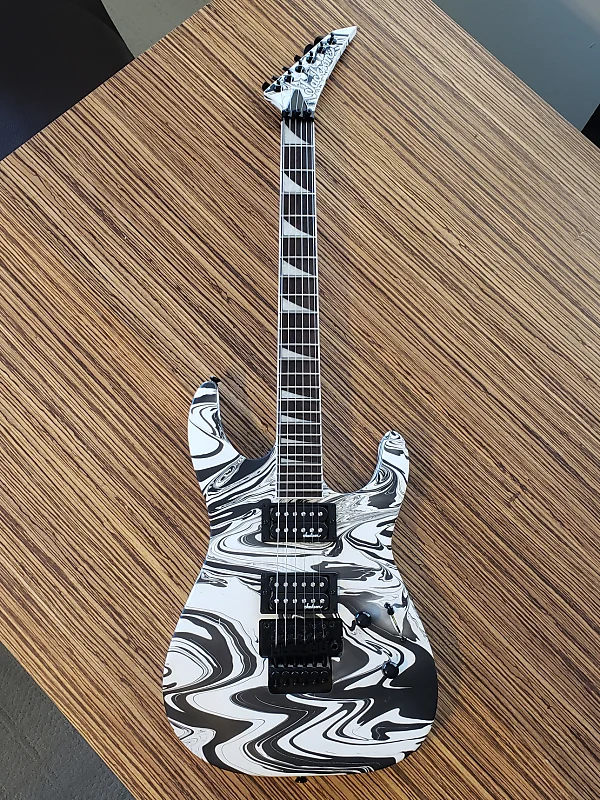 

Электрогитара NOS ’20 Jackson SLX-DX Soloist Satin White Swirl Floyd Rose Guitar