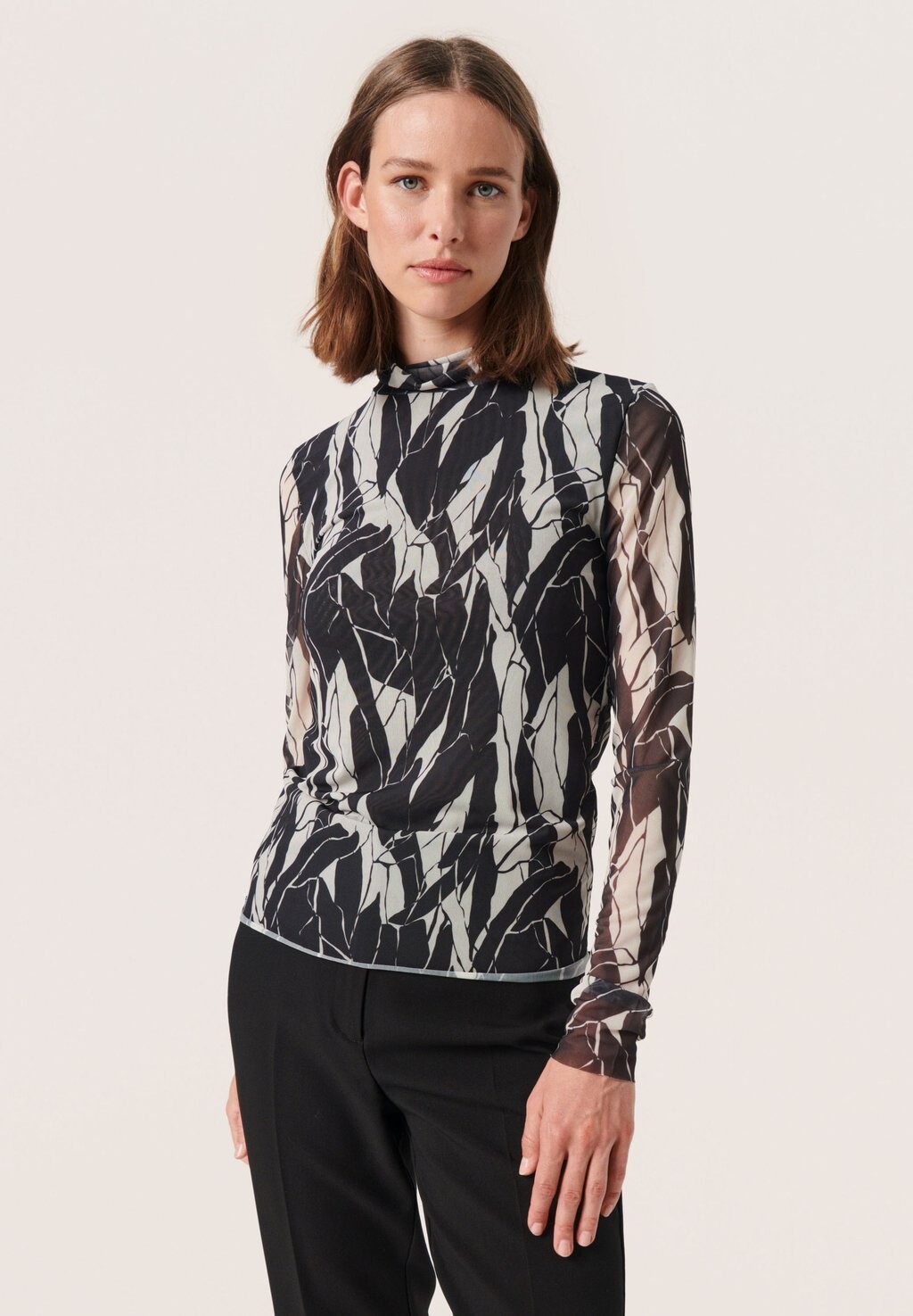 

Блуза SLALDORA MOCKNECK LS Soaked in Luxury, черно-белый рок-принт