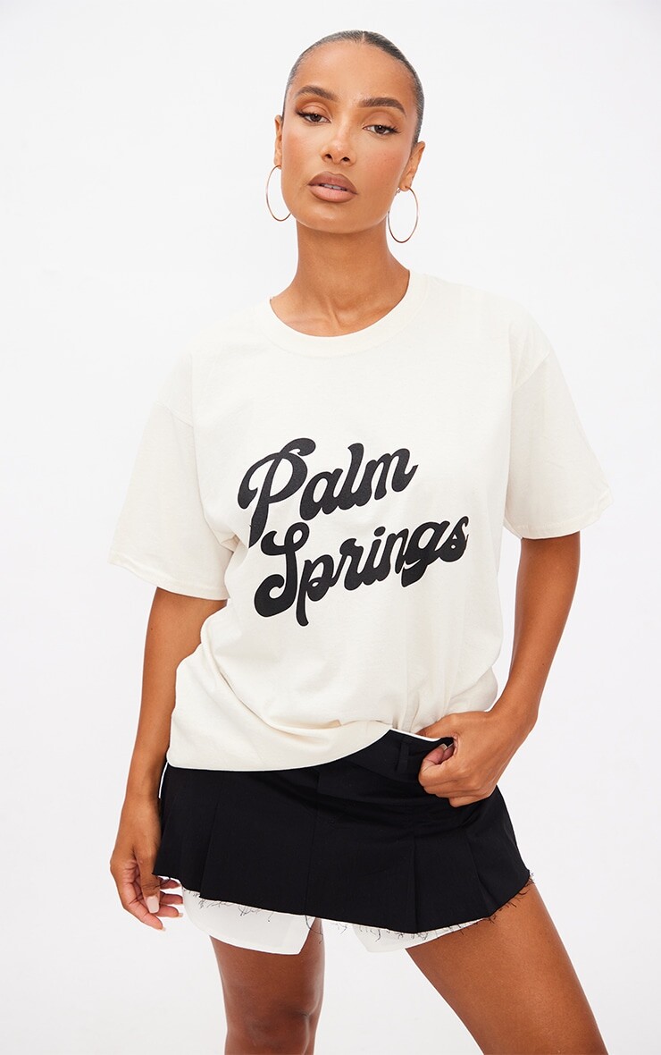 

PrettyLittleThing Футболка с принтом Stone Palm Springs