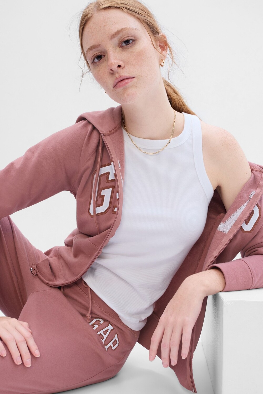 

Толстовка на молнии с логотипом Gap