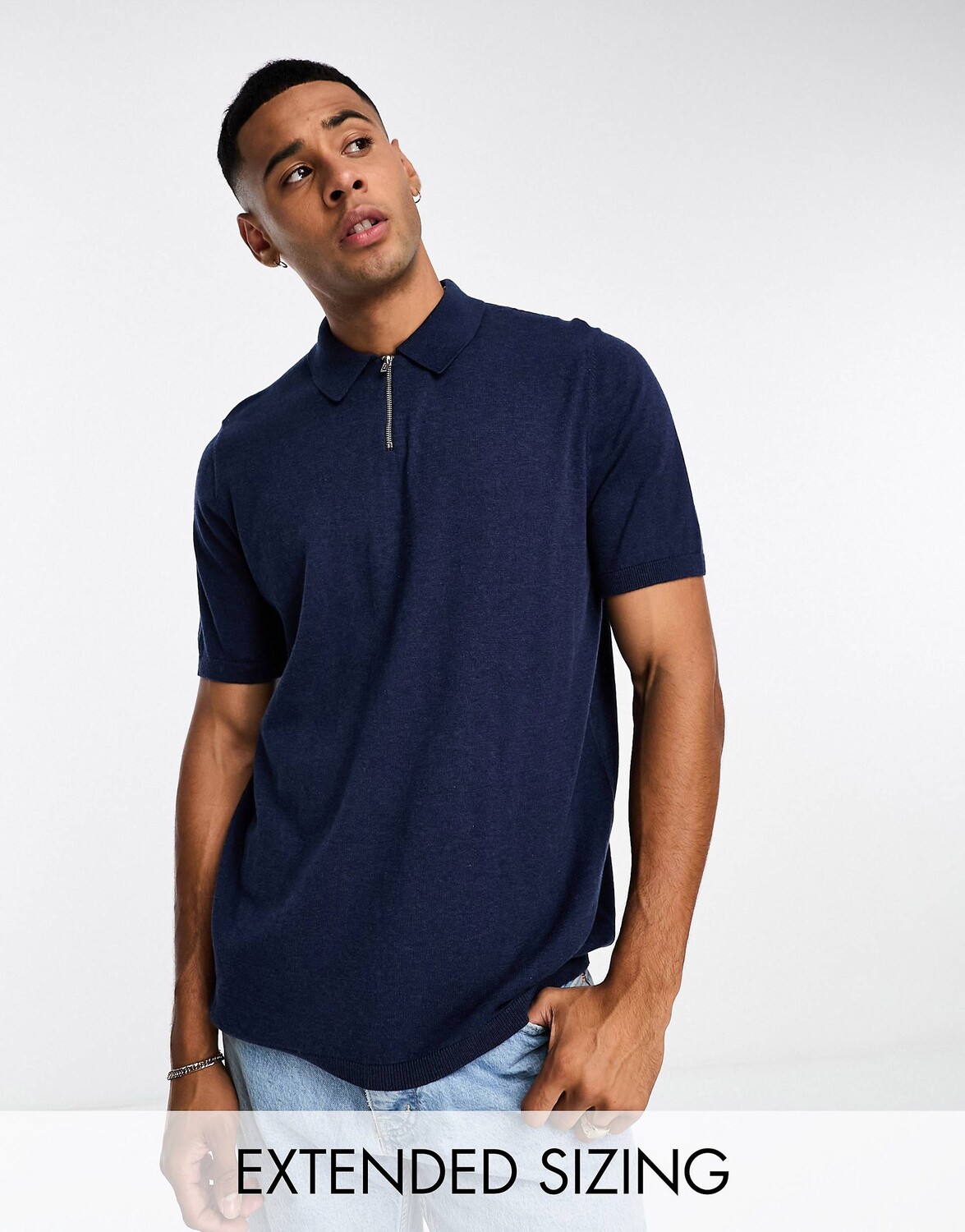 

Темно-синее вязаное поло с короткими рукавами на молнии ASOS DESIGN, Синий