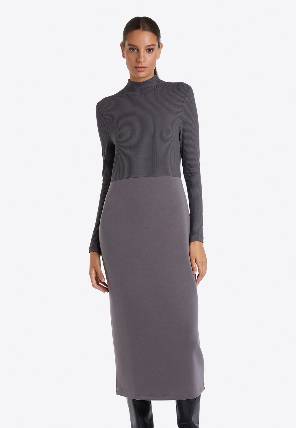 

Платье Rich & Royal MIT TURTLENECK, цвет anthracit grey
