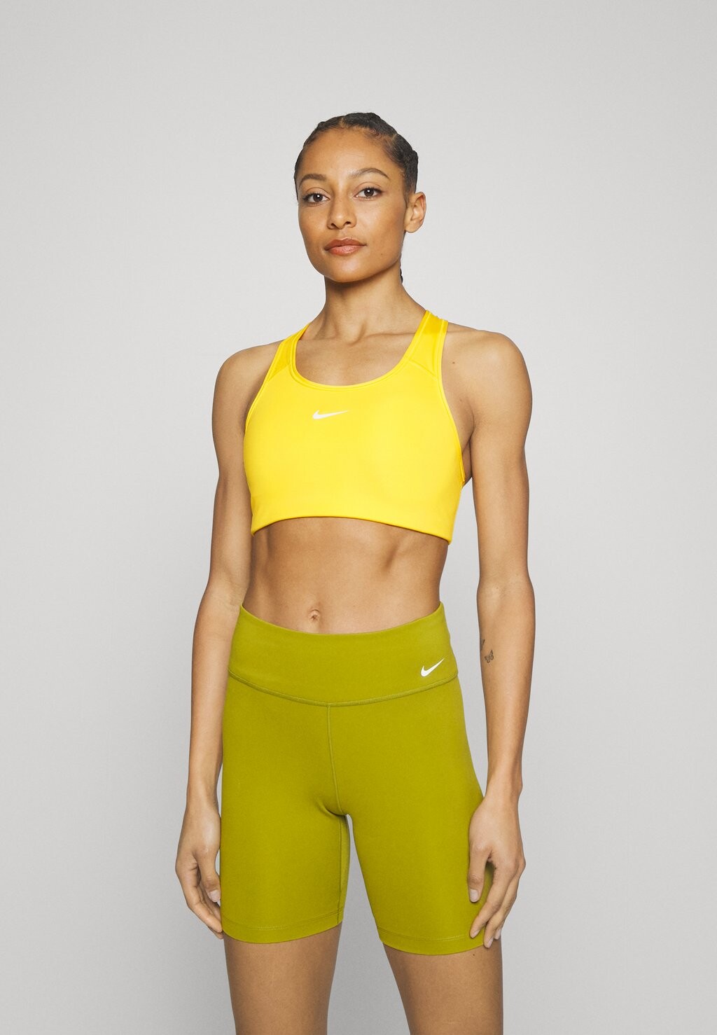 

Спортивный бюстгальтер со средней поддержкой Nike