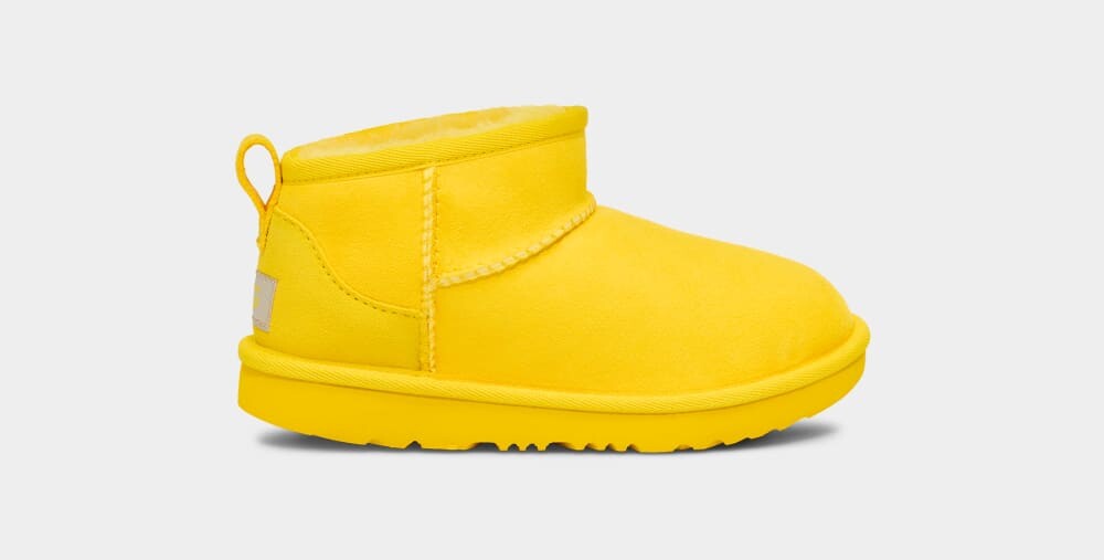 

Классические ботинки Classic Ultra Mini UGG, желтый