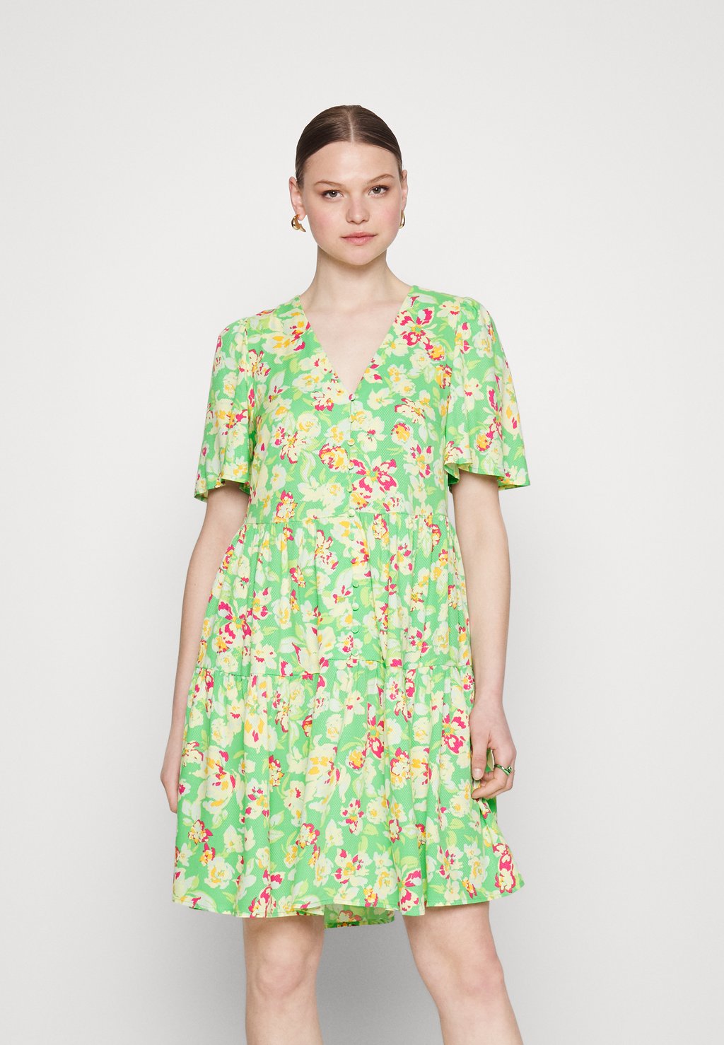Летнее платье ядовито-зеленого цвета YAS цена и фото