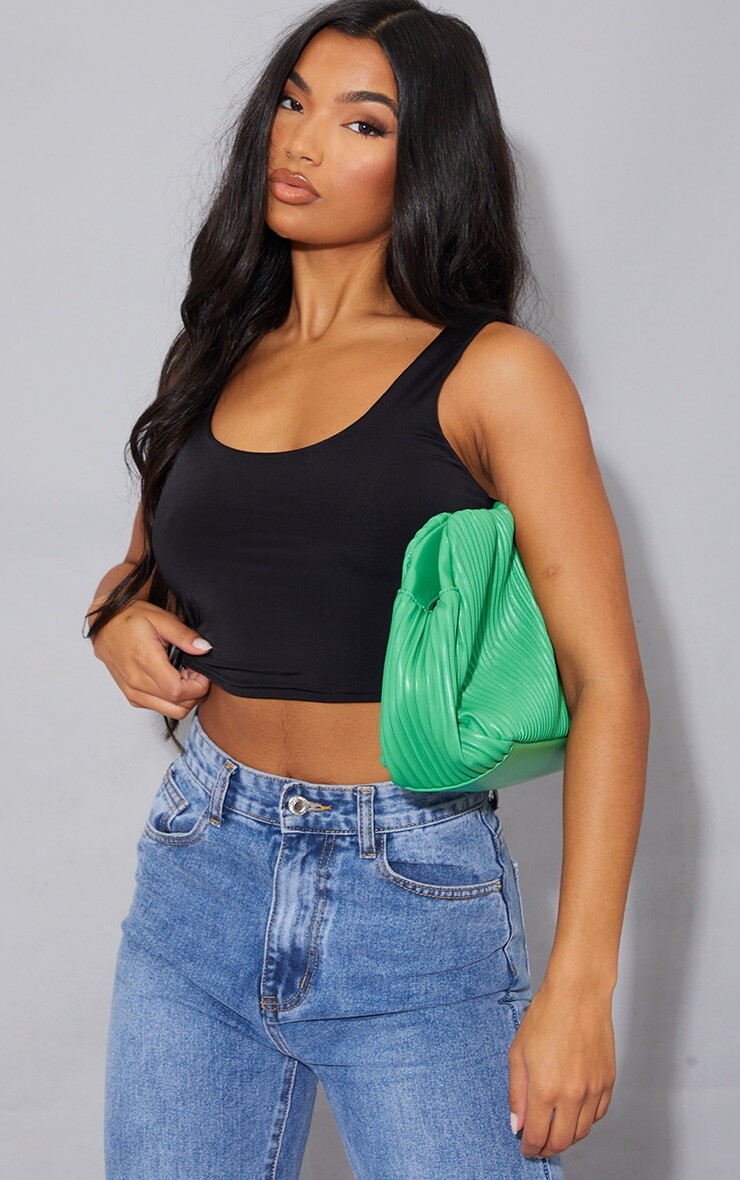 

PrettyLittleThing Черный облегающий укороченный топ с овальным вырезом