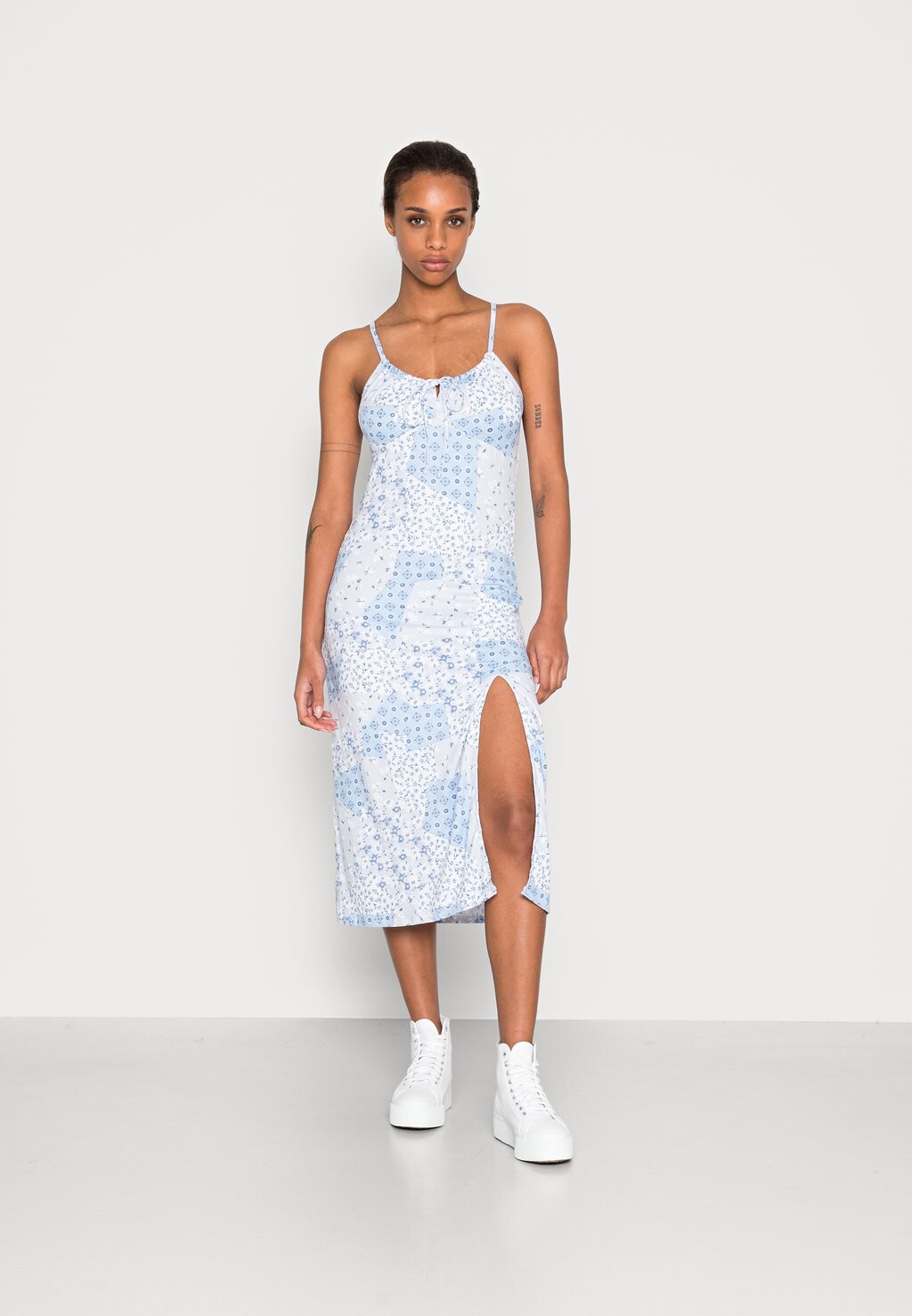

Дневное платье Hollister Co.