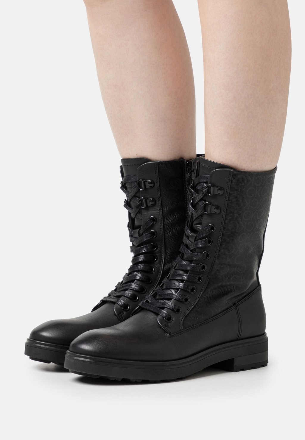 

Ботинки на шнурках Calvin Klein CLEAT COMBAT BOOT, черный
