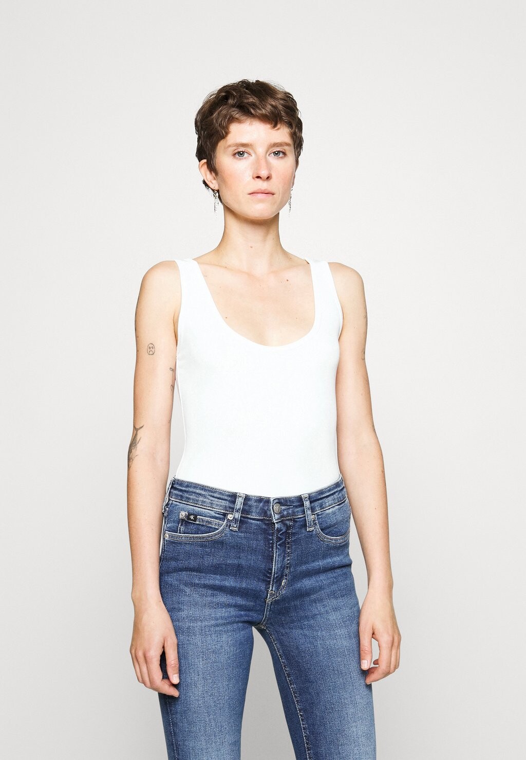 

Топ Abercrombie & Fitch