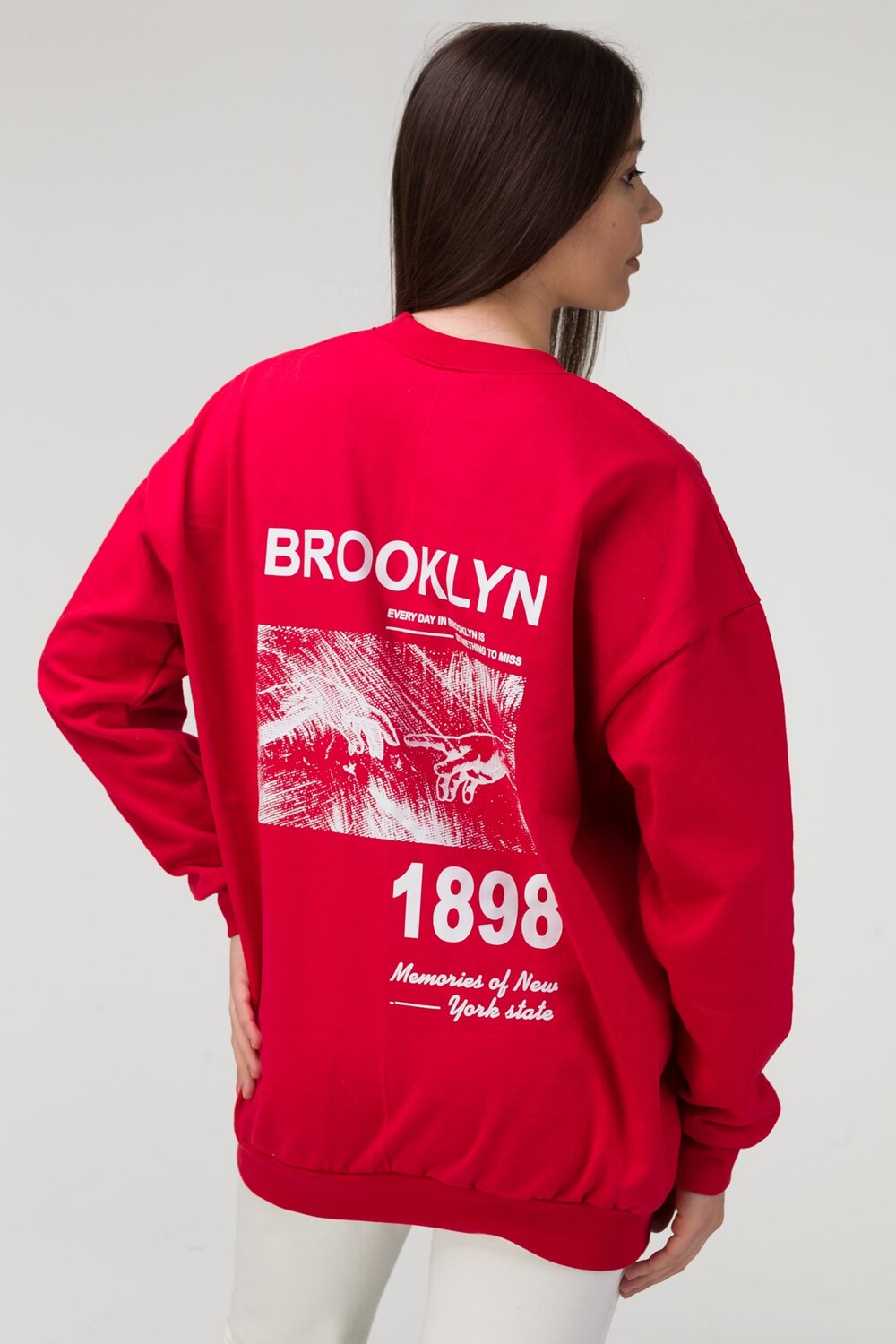 

Красный свитшот унисекс Brooklyn 1898 с принтом оверсайз с круглым вырезом MODAGEN