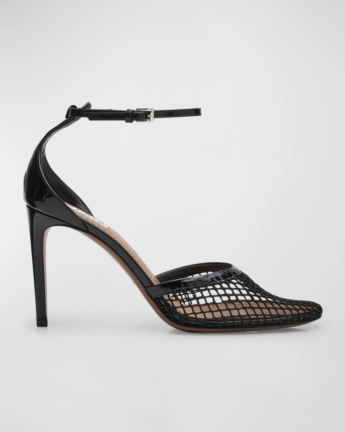 

Туфли-лодочки с лакированным ремешком на щиколотке в сеточку ALAIA, цвет Noir