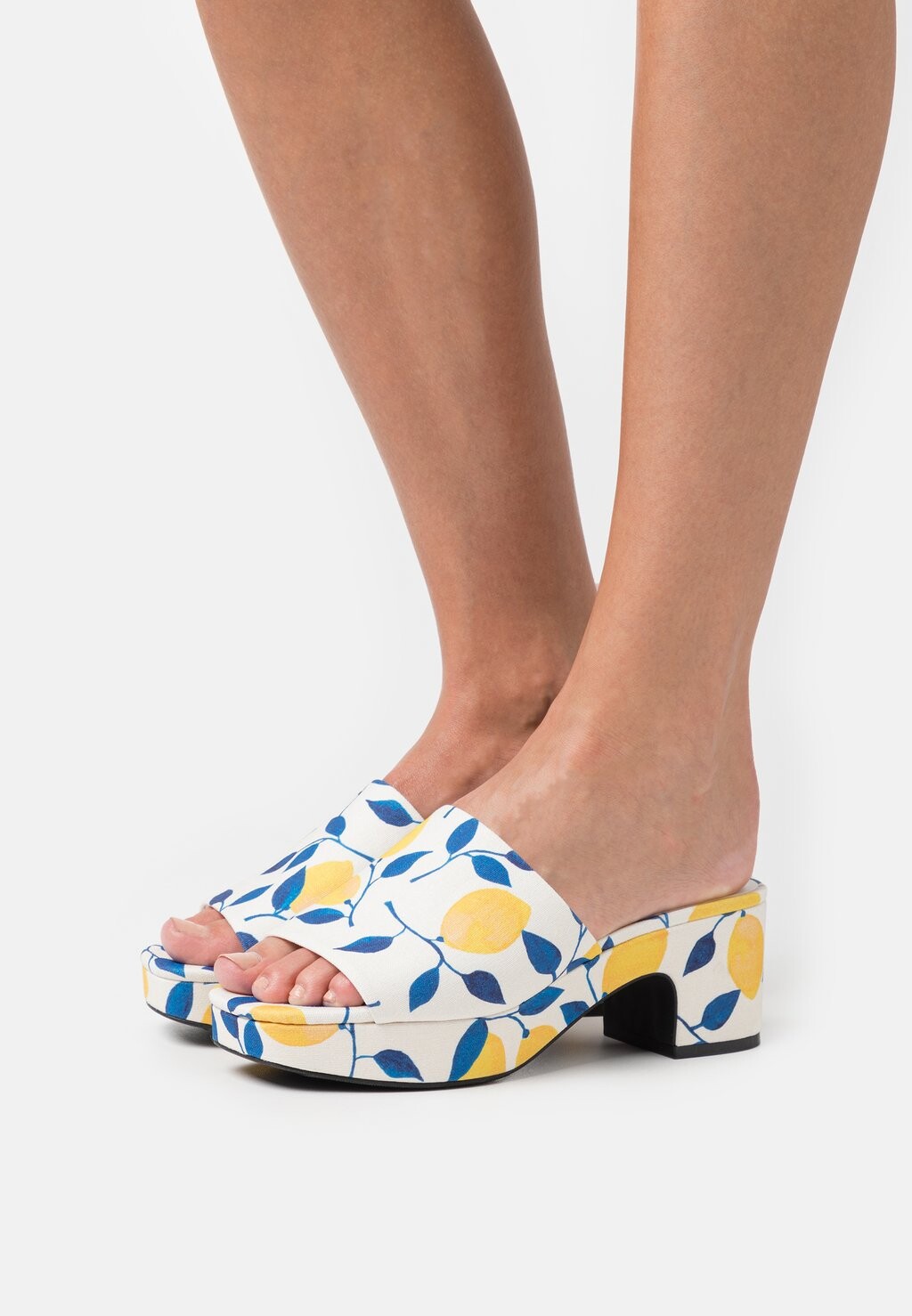 

Шлепанцы Monki