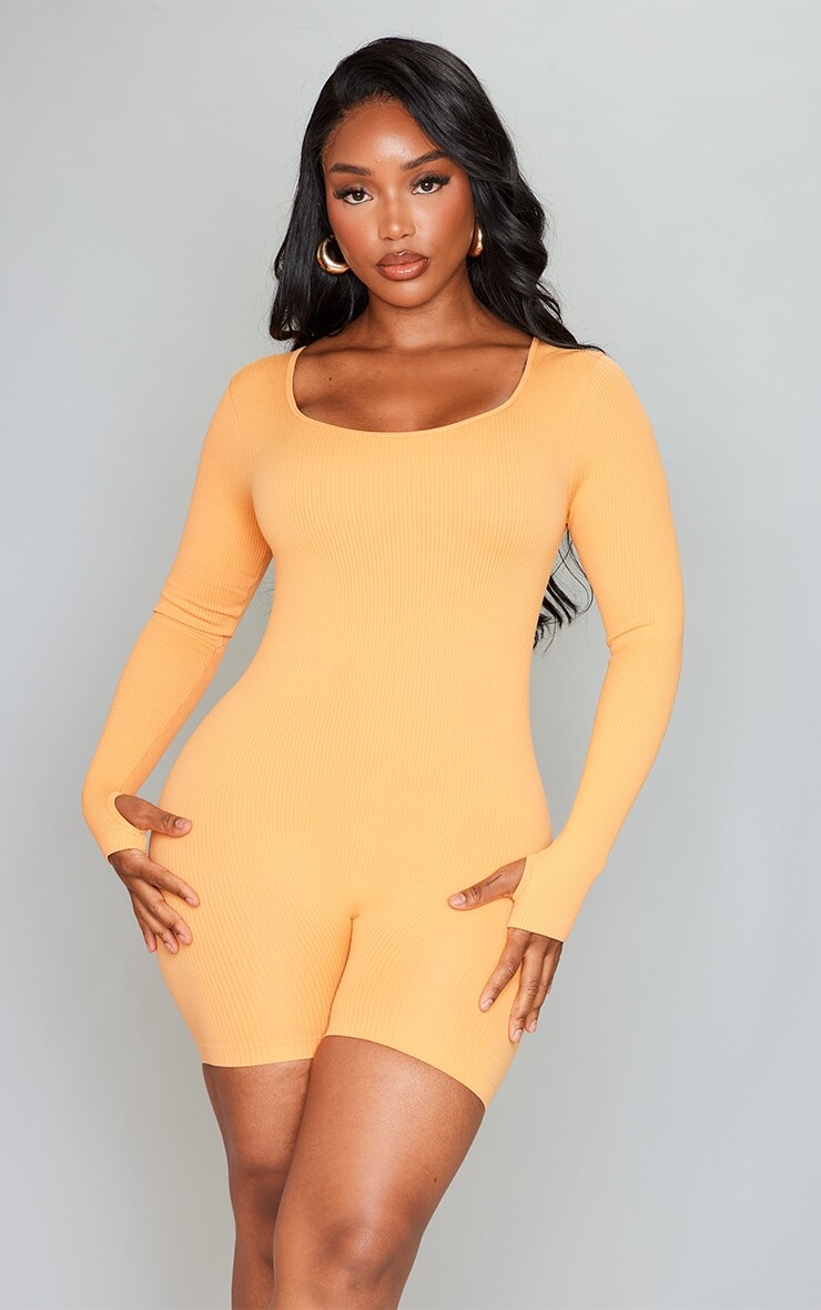 

PrettyLittleThing Форма Ярко-оранжевый комбинезон в рубчик с длинными рукавами