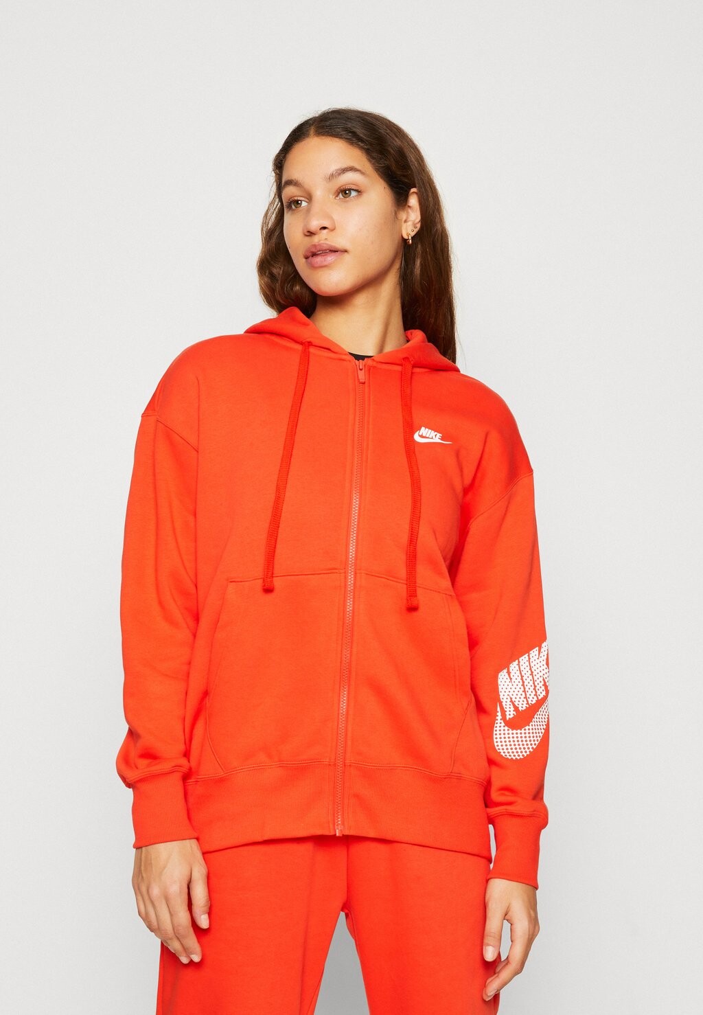 

Толстовка на молнии Nike