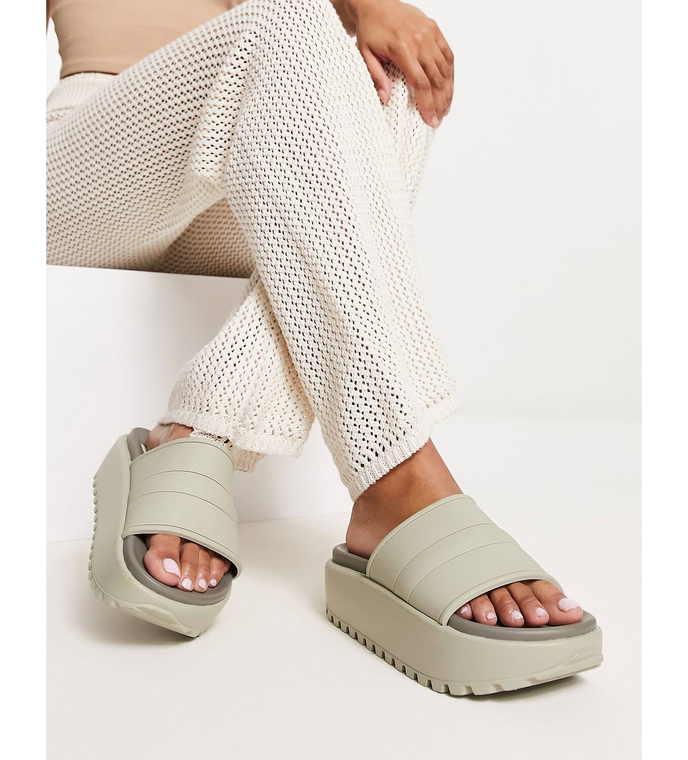 

Зеленые шлепанцы из трех частей ASOS DESIGN Flame