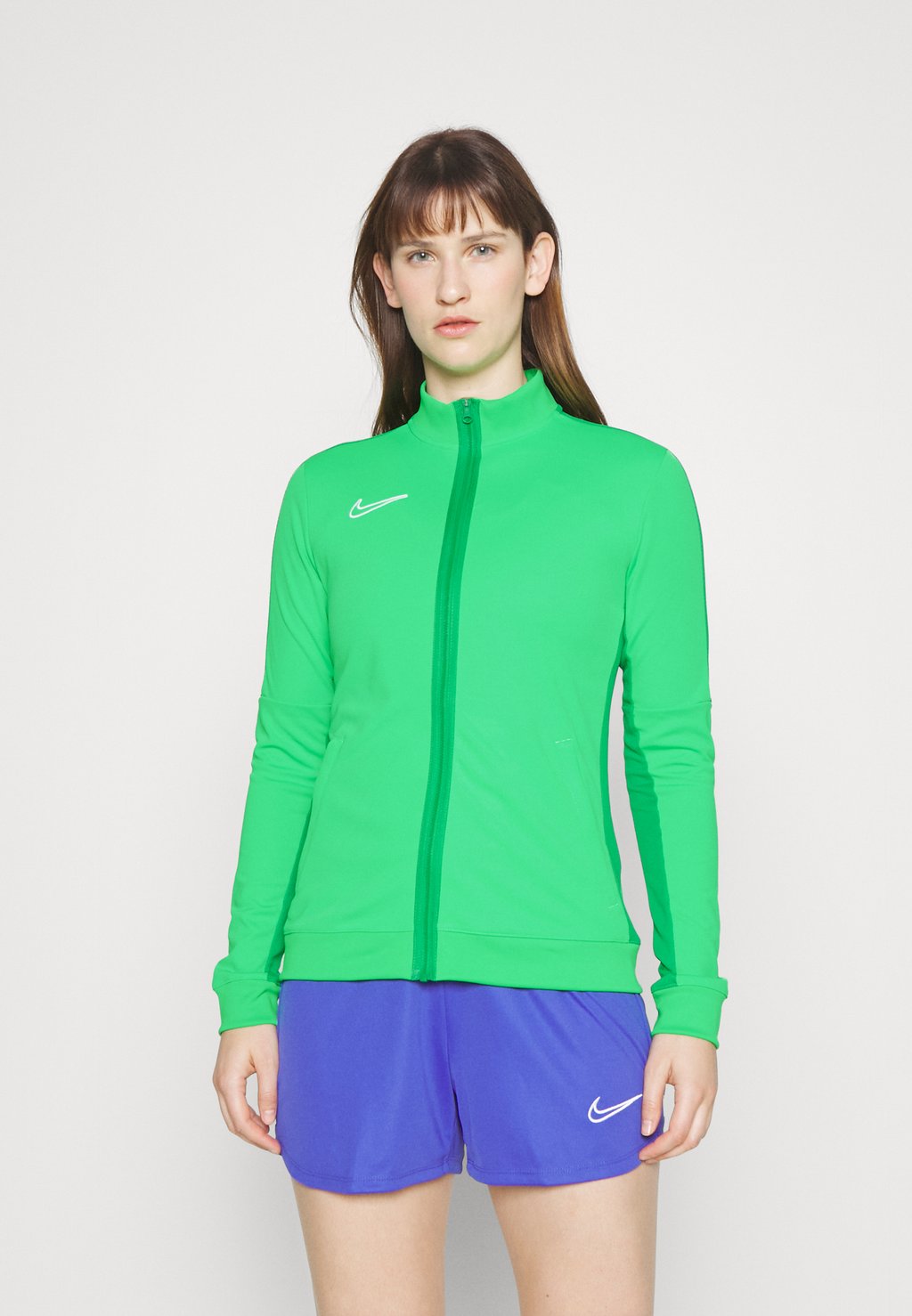 цена Спортивная куртка Nike