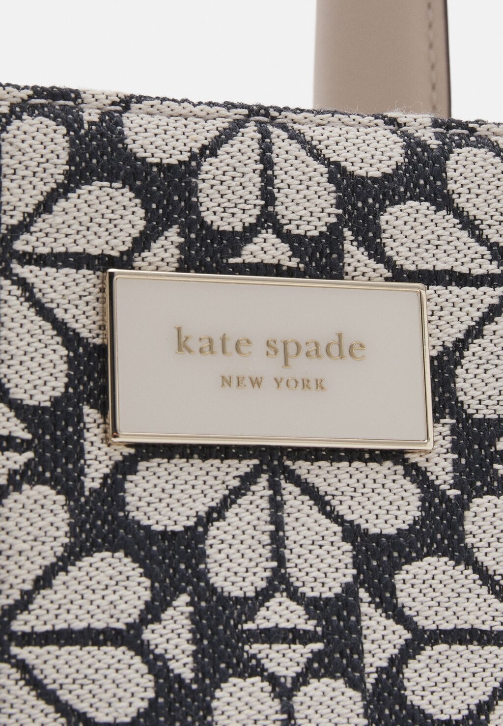 

Сумочка Spade Flower Manhattan Small Tote kate spade new york, серый