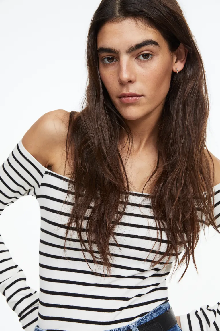 

Блузка с рюшами и открытыми плечами H&M, белый