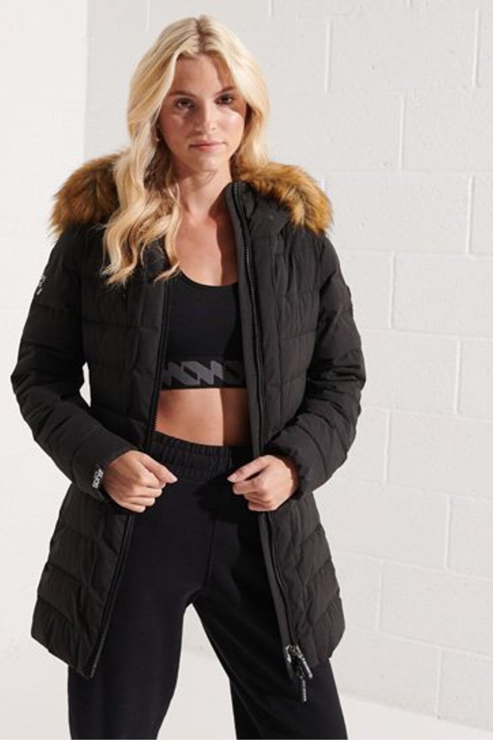 

Пуховик Arctic Tall Superdry, черный