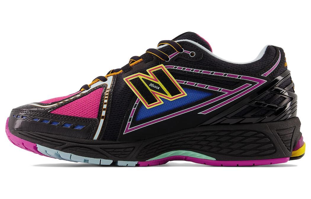 

Кроссовки унисекс New Balance 1906R, черный / розовый / синий