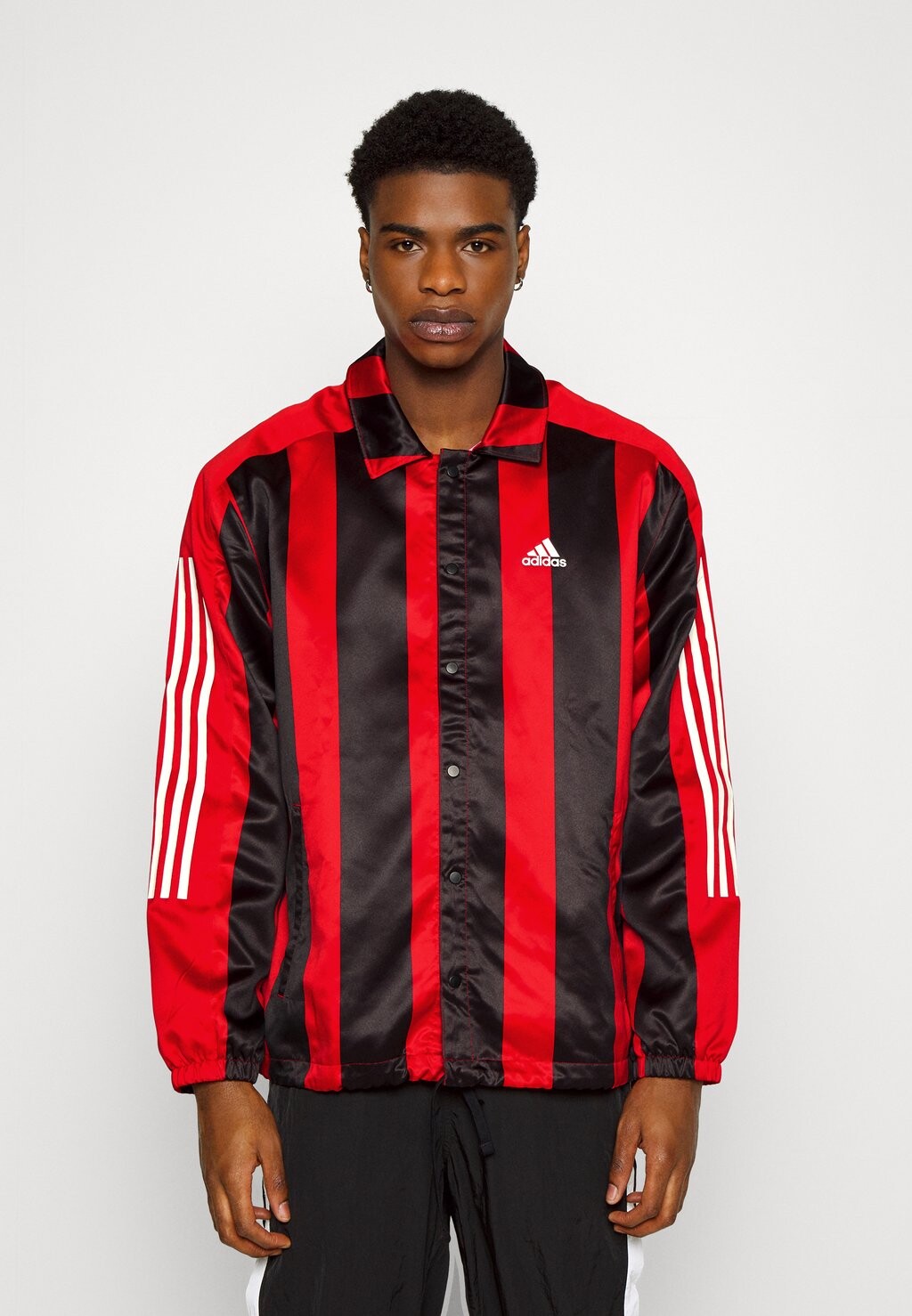 

Легкая куртка Adidas