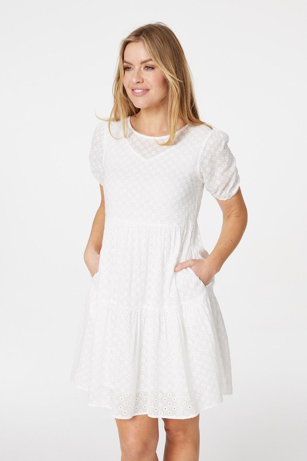 Короткое хлопковое платье с цветочным принтом Izabel London, белый