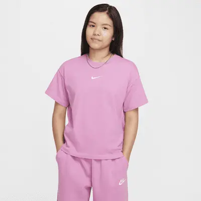 

Футболка Nike Sportswear Essential, цвет Magic Flamingo