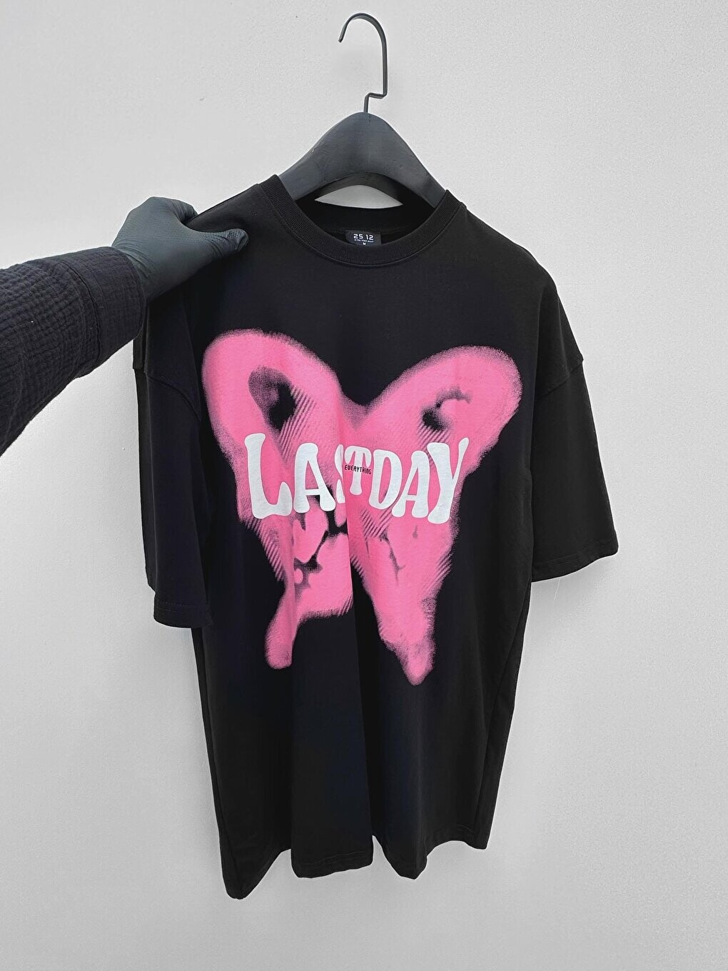 

Футболка Oversize с принтом Lastday, черная ablukaonline