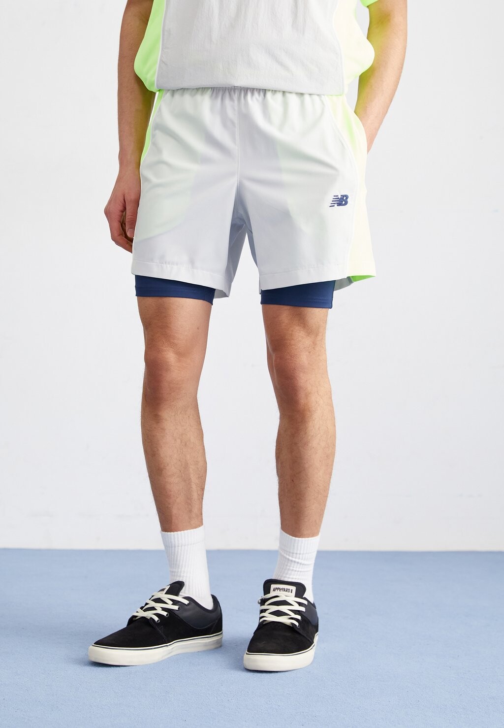 

Шорты HOOPS ON COURT 2 IN 1 New Balance, цвет grey matter