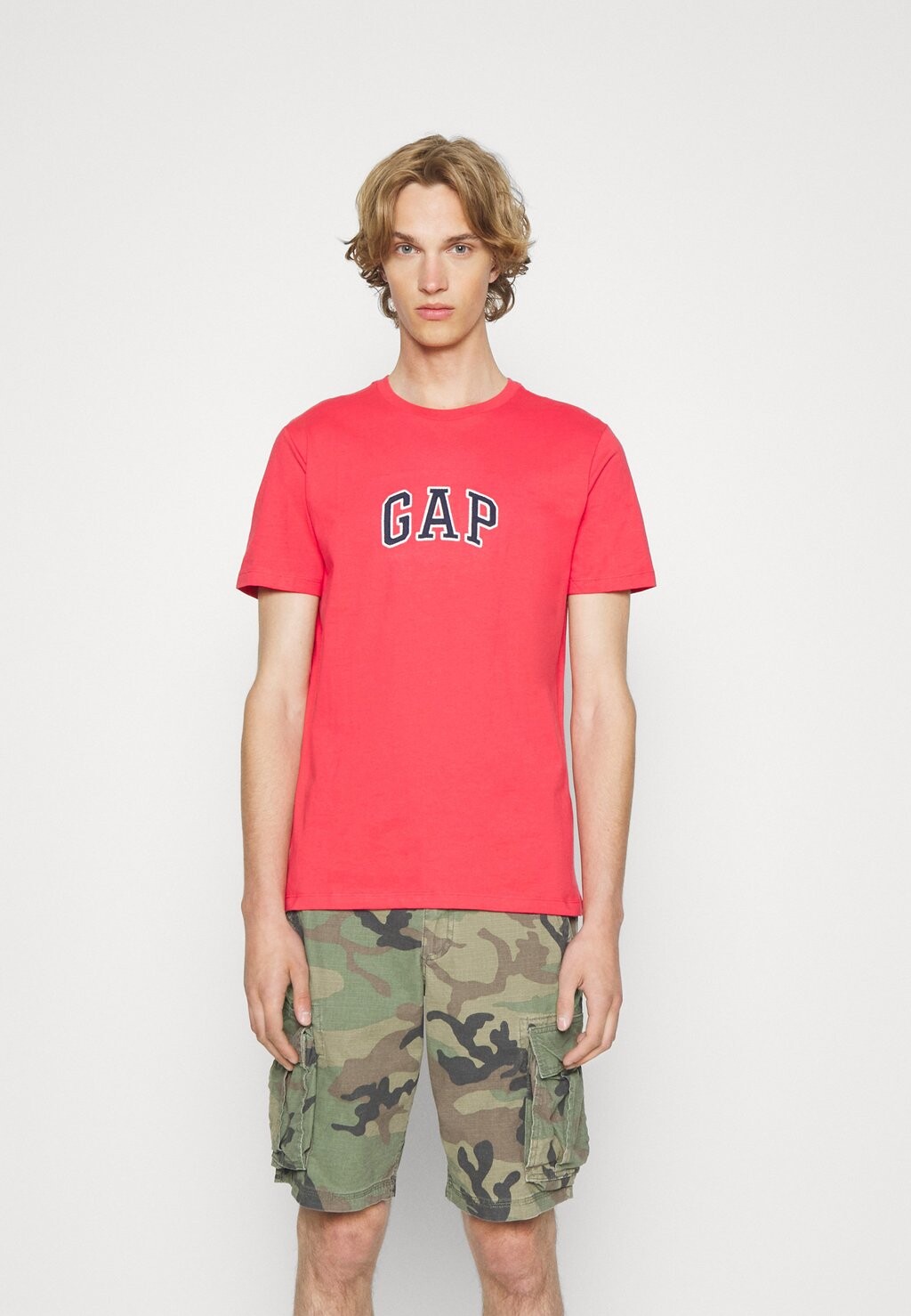 

Футболка с принтом GAP, гавайский красный