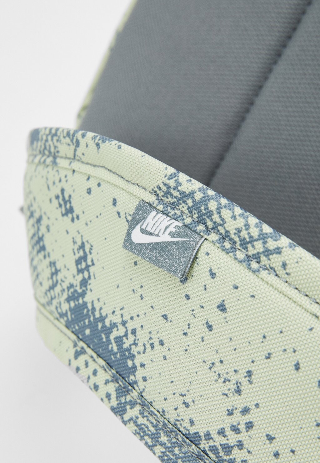 

Рюкзак Heritage Rorschach Unisex Nike, цвет olive aura/smoke grey/summit white