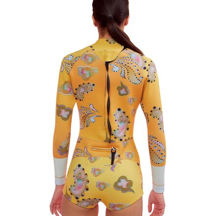 блуза корсет из хлопка и шелка cynthia rowley черный Весенний гидрокостюм Sunrise Paisley толщиной 2 мм — женский Cynthia Rowley, цвет Gold Paisley