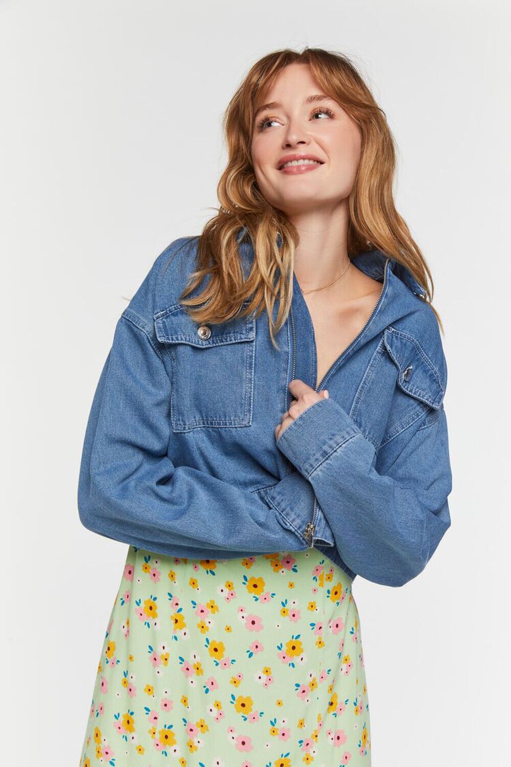 

Джинсовая укороченная куртка дальнобойщика на молнии Forever 21, деним