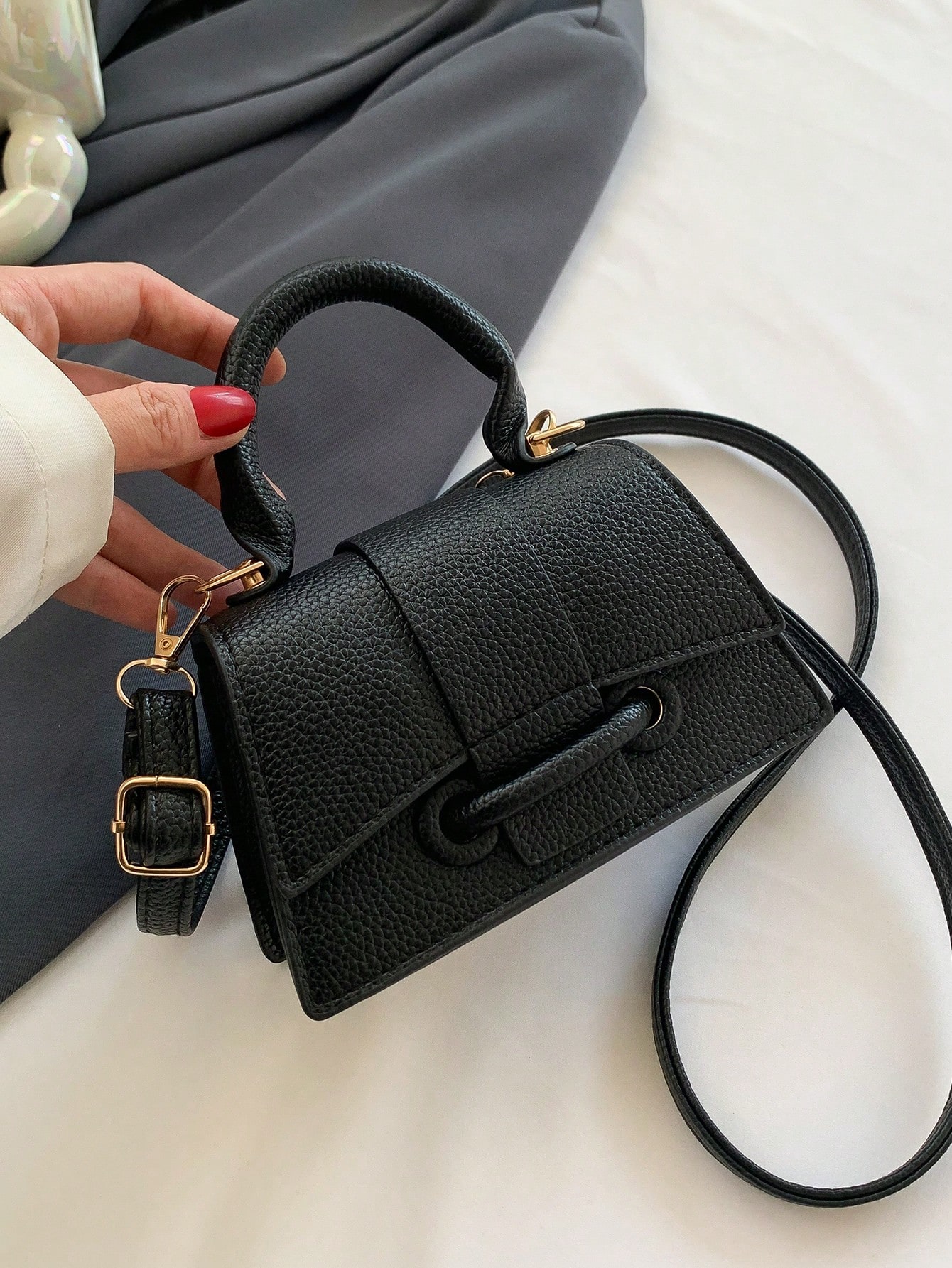 Популярная в этом году супертекстурная сумка для помады, черный летняя женская маленькая сумка 2021 новая модная квадратная сумка контрастных цветов универсальная портативная сумка мессенджер на одно п
