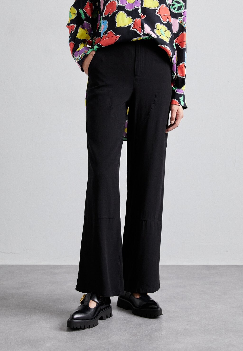 

Брюки TROUSERS MOSCHINO JEANS, черный