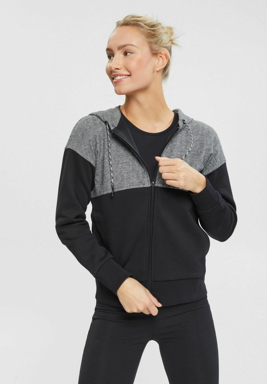 

Кардиган Esprit, черный