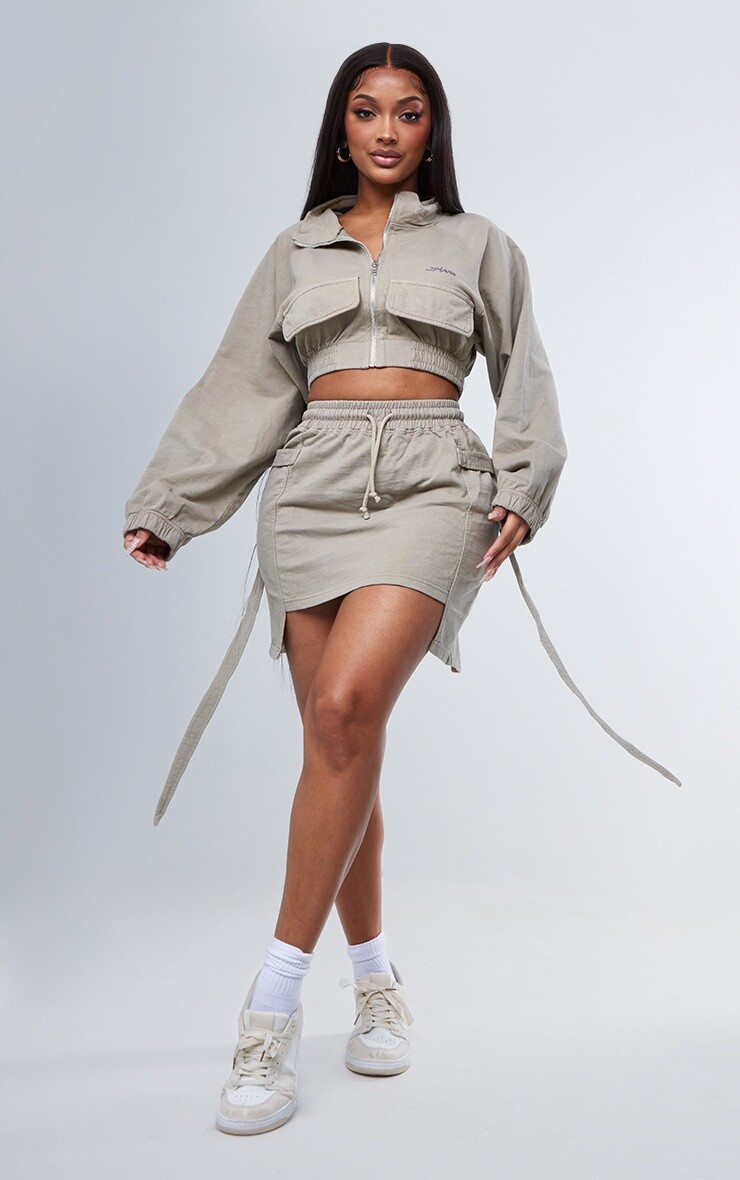 

PrettyLittleThing Мини-юбка Shape Moss Grey с карманами и завязками на шнурке